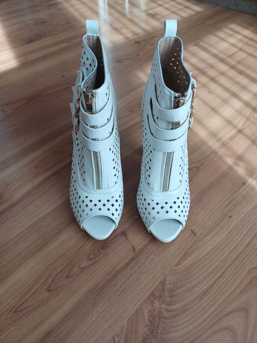 Buty botki białe ażurkowe 37