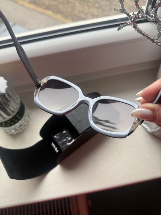 Okulary prszeciwsloneczne Prada