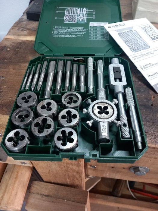 Conjunto de machos e abre roscas.