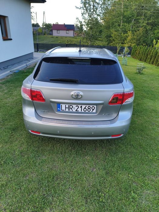 Samochód osobowy Toyota Avensis kombi 2009r.