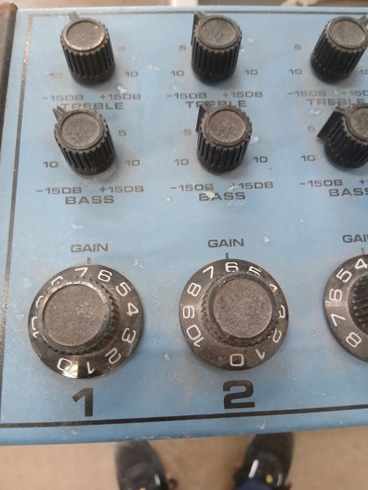 Tenho para venda  multi use mixer marca AKG