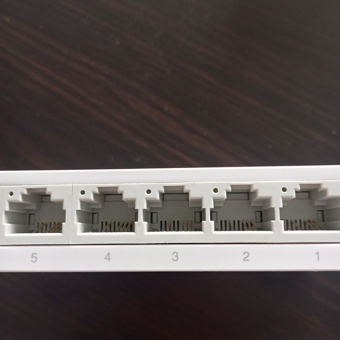Przełącznik TP-LINK TL-SF1005  5 portów 10/100Mb/s

Typ p