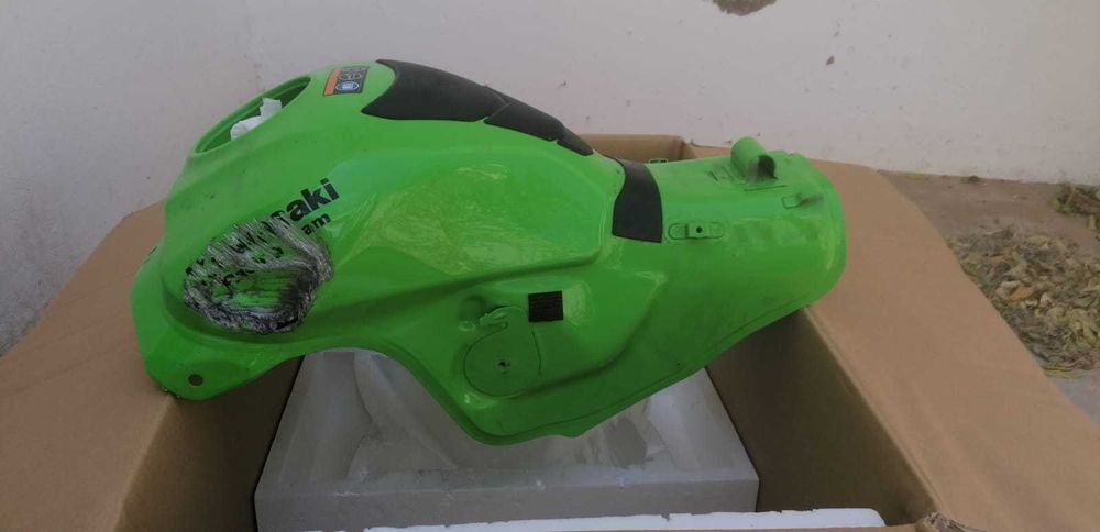 Deposito Kawasaki Ninja ZX 10R 10-24