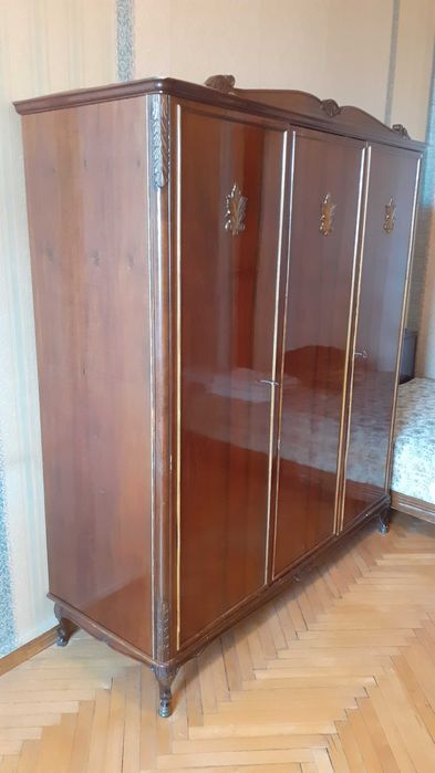 Шафа та ліжко зі спального гарнітуру Елеонора (Румунія)