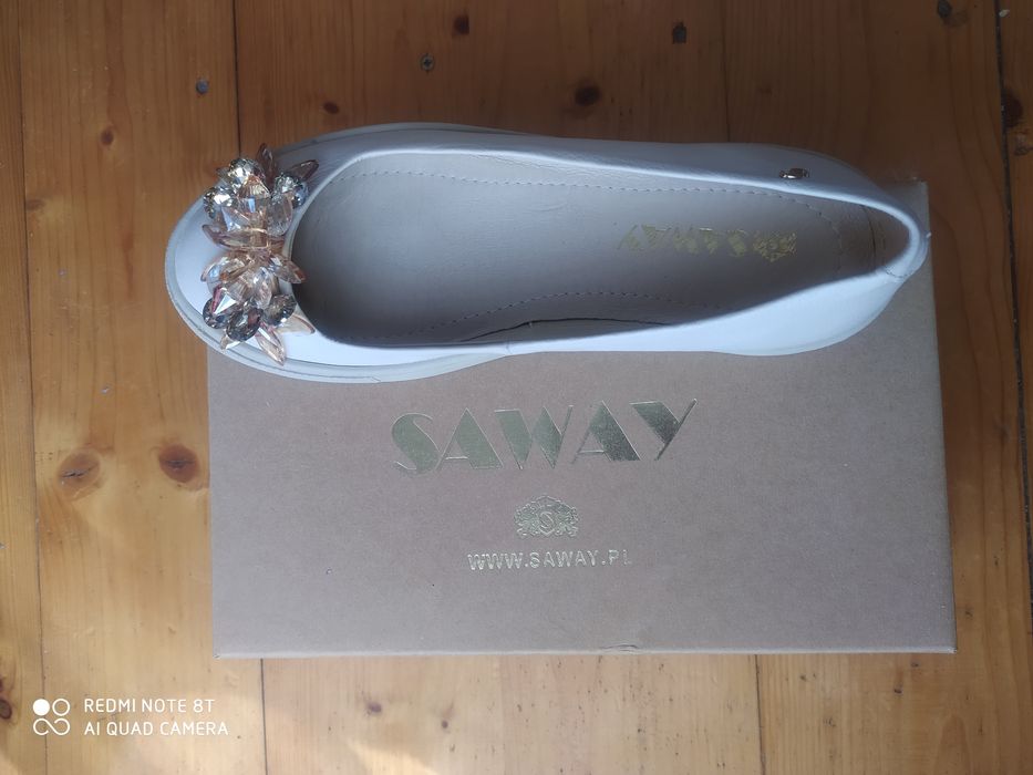 Beżowe baleriny na platformie Vista. Saway. 39 cm. Nowe
