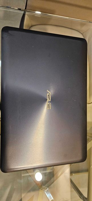 Portátil ASUS (Modelo X556UF) - Excelente estado e com SSD