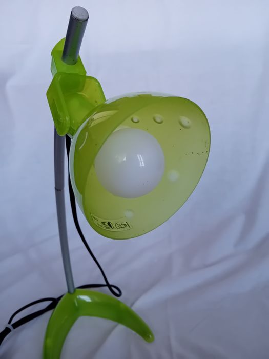 Candeeiro verde com lâmpada do IKEA