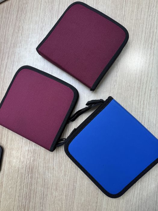 Caixas de amarzenamento para  CDs