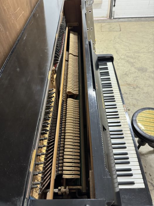 Piano LIEBMANN , com armação em ferro