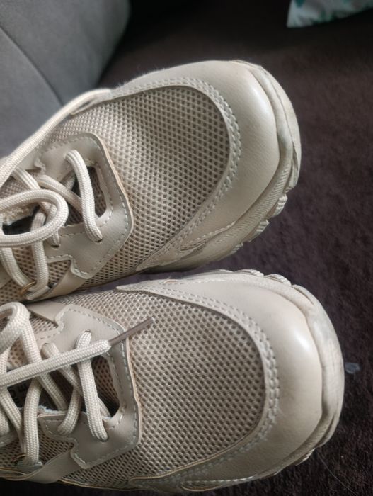 Beżowe sneakersy damskie