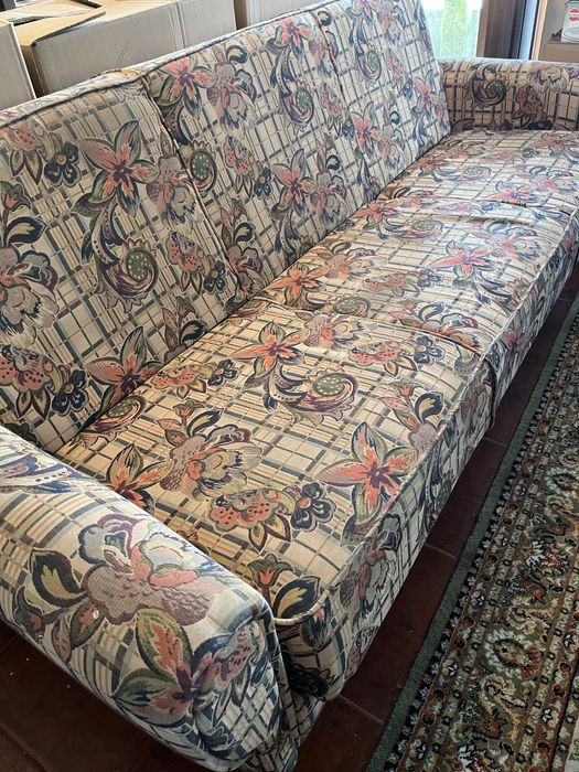 Sofa de 3 lugares estofado tecido
