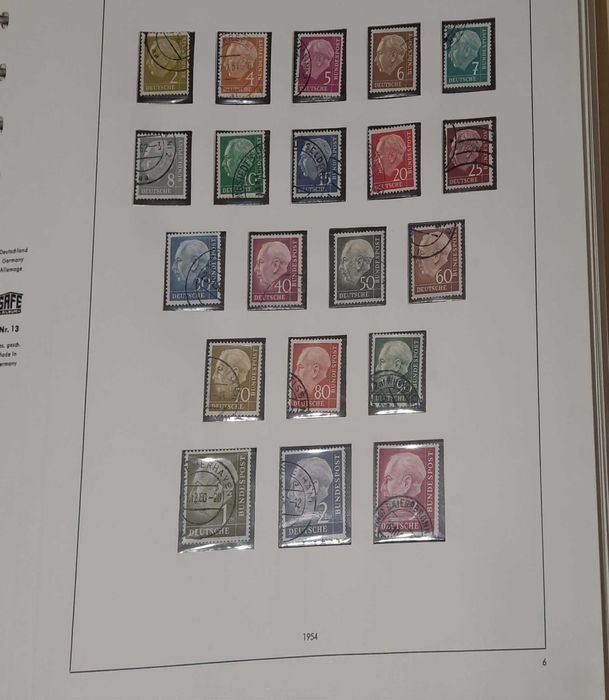 Album filatelistyczny ze znaczkami
SAFE Album nr 13