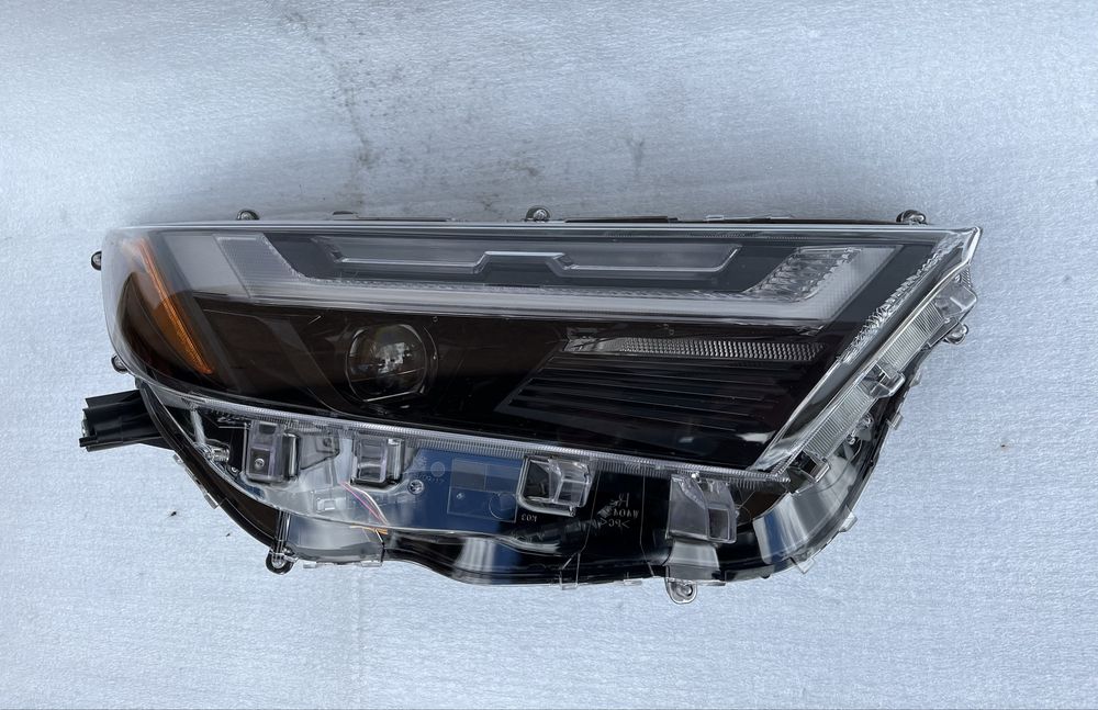 Фара права Toyota RAV4 2022 2023 2024 2025 америка 8 пін