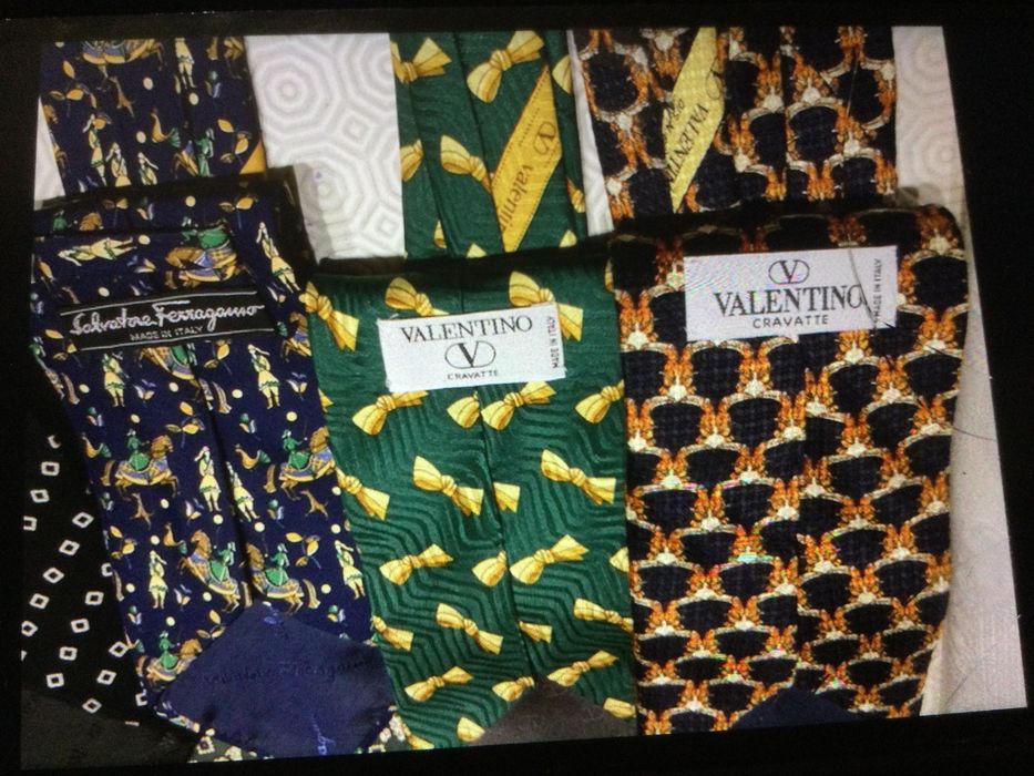 Gravatas Burberrys, Yves Saint Laurent, Valentino, Armani  e outras
