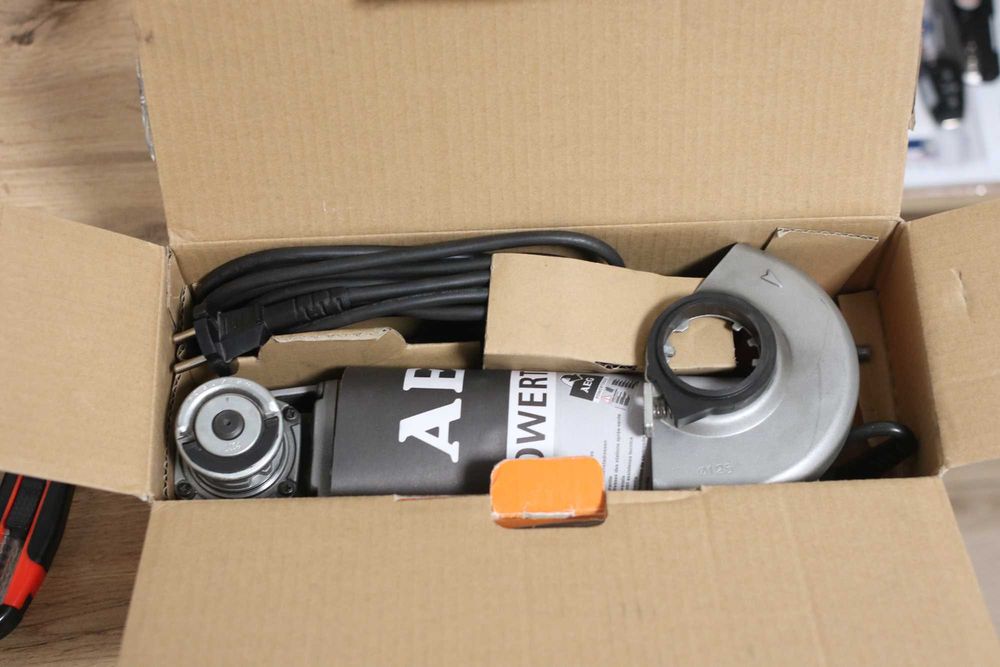 Кутова шліфмашина болгарка AEG WS 13-125 XE
