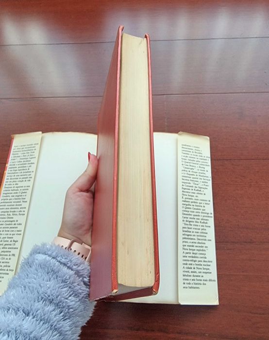 Livro "O Quinto Cavaleiro" de Dominique Lapierre e Larry Collins