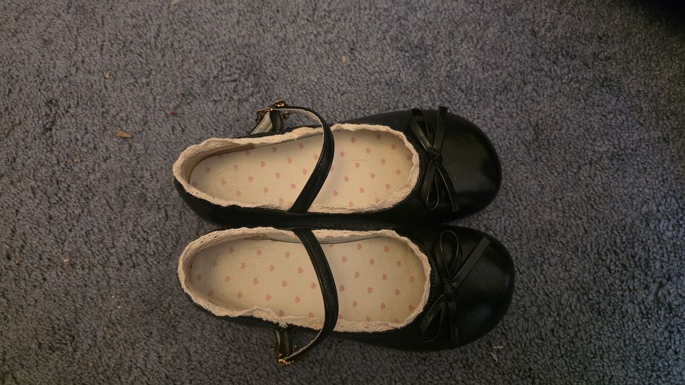 Czarne buty z koronką 34