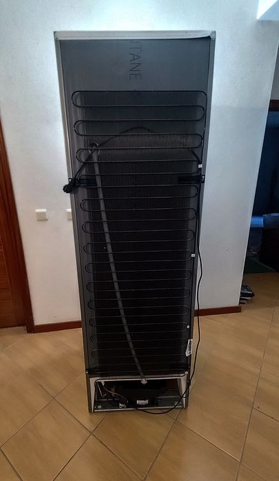 Arca Congeladora Hotpoint Vertical de Gavetas