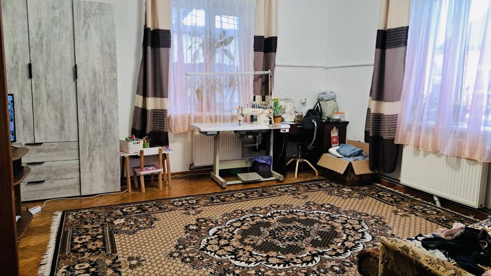 1/2 будинку район поліклініки