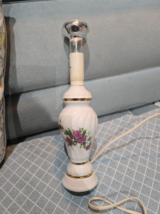 Lampka stołowa porcelanowa retro różowe róże / złocenia PRL