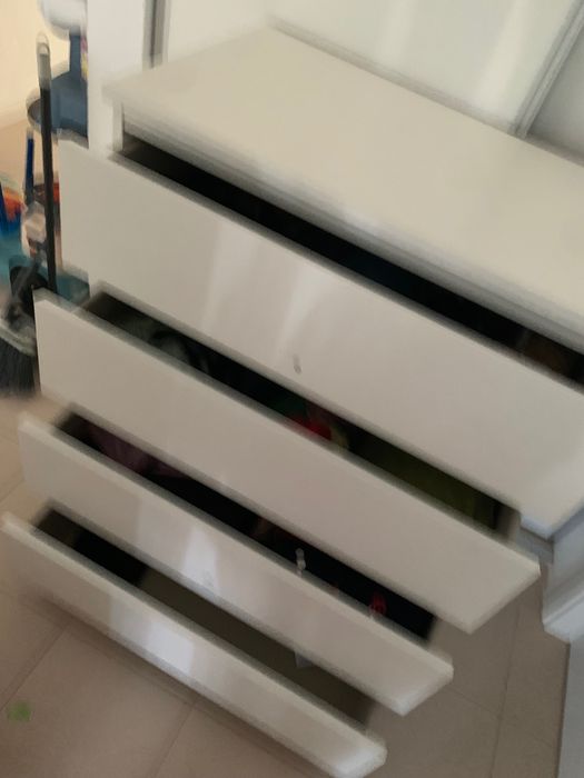 Cómoda branca IKEA