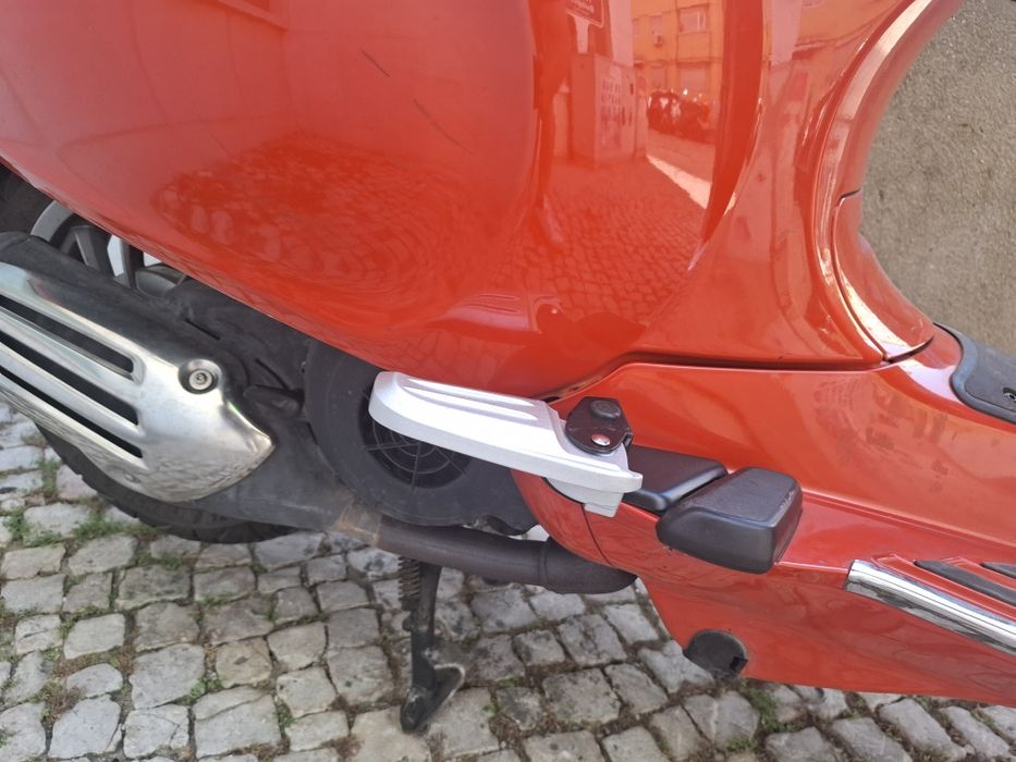 Apoio pés passageiro Vespa Primavera