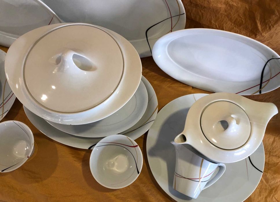 conjunto de peças de mesa em porcelana da spal, coleção "la folie"