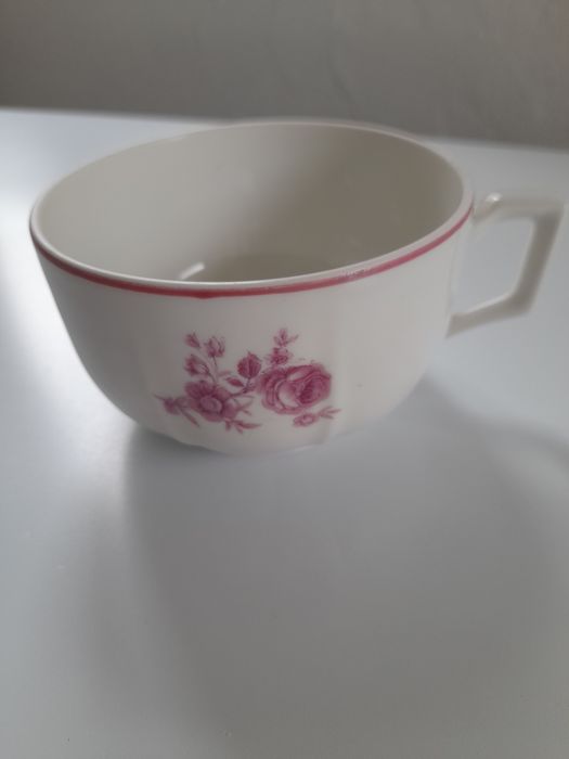Chávena de porcelana

- Borda c