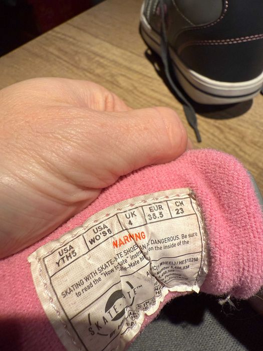 Buty na kółkach SKATE-MATE z 1 kółkiem 36,5 / używane