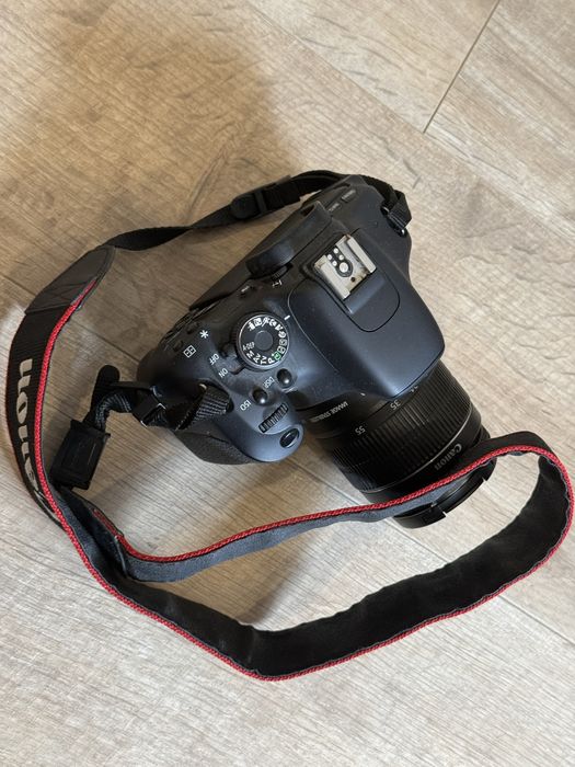 Дзеркальний фотоаппарат Canon EOS 600D