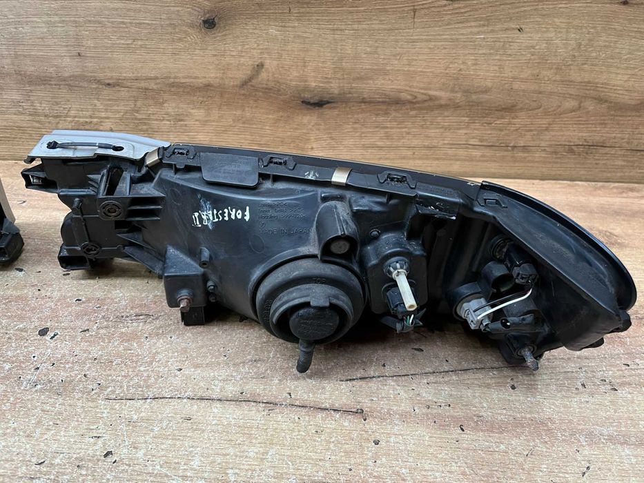 Lampa/reflektor przedni lewy prawy Subaru Forester II