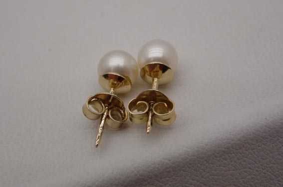 Złote kolczyki z perłami 6,1 mm. Sztyfty.