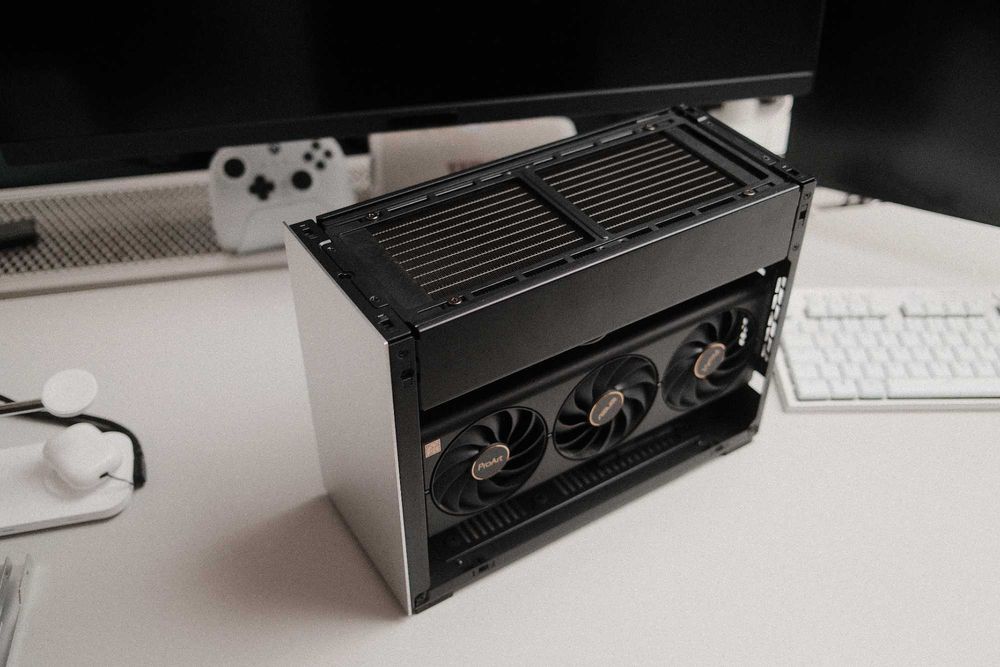 SFF MINI PC | Ryzen 7950X3D | RTX 4080 Super | 64GB | 4TB