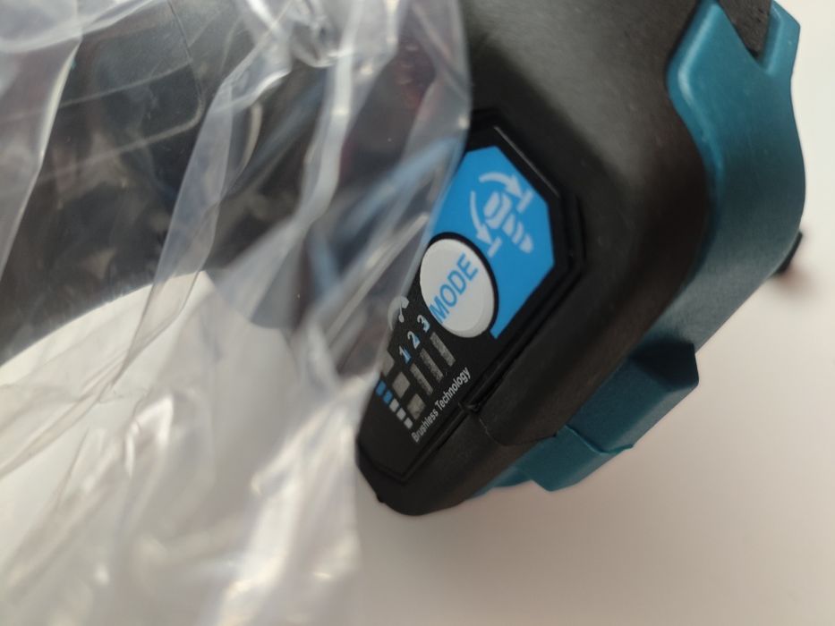 Klucz udarowy Gisam 1800nm + 2x bateria + nasadki udarowe/akcesoria