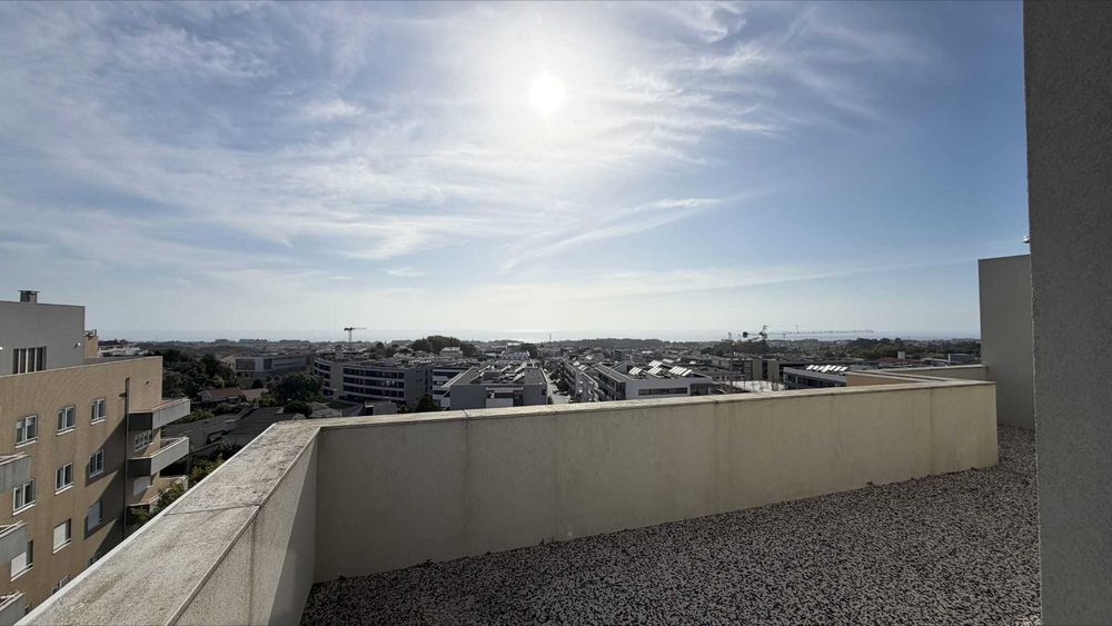 T3+1 em V. N. de Gaia , último piso recuado com vista mar.