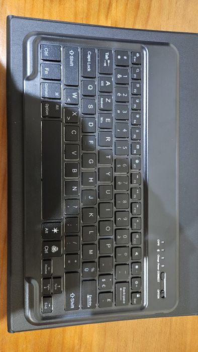 Capa Tablet 12,7 com teclado