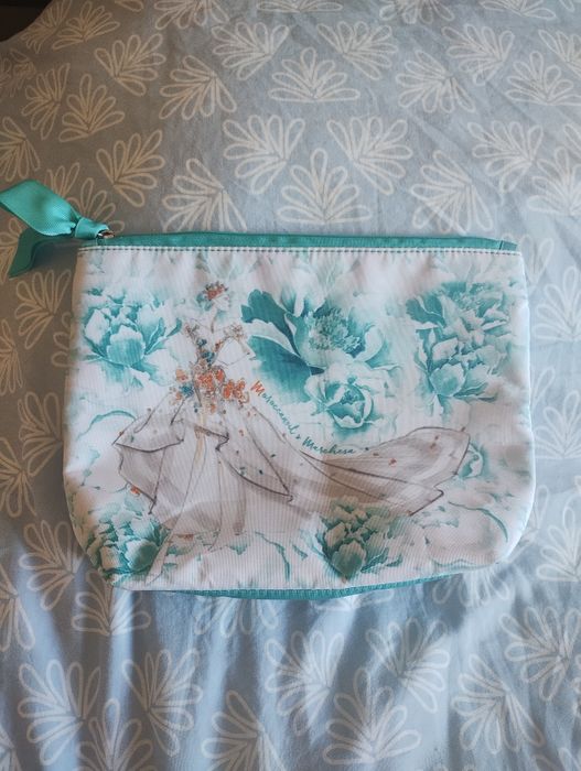 Elegancka kosmetyczka Moroccanoil x Marchesa