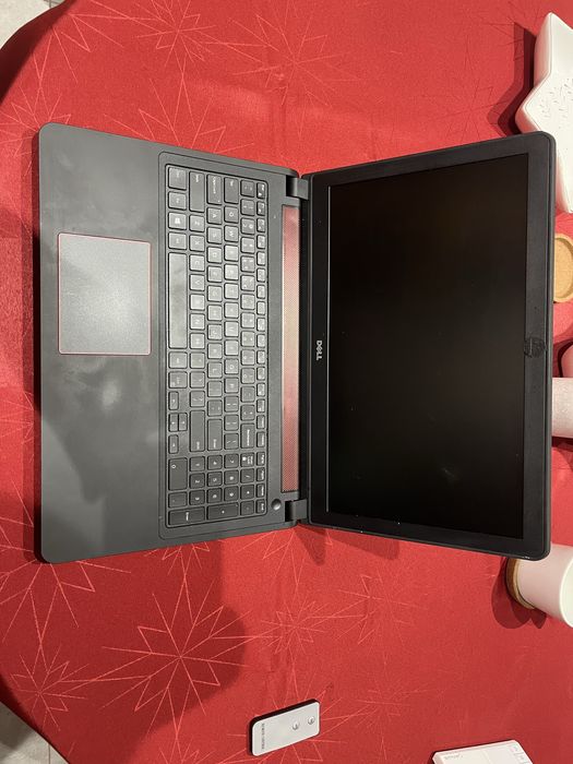 Laptop DELL 5577