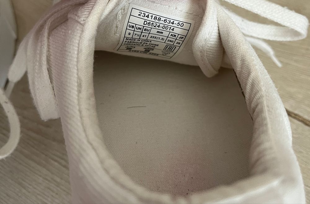 Білі кросівки/кеди бренду Levi's, 41 розмір