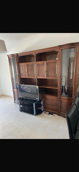 Vendo cristaleira em Madeira