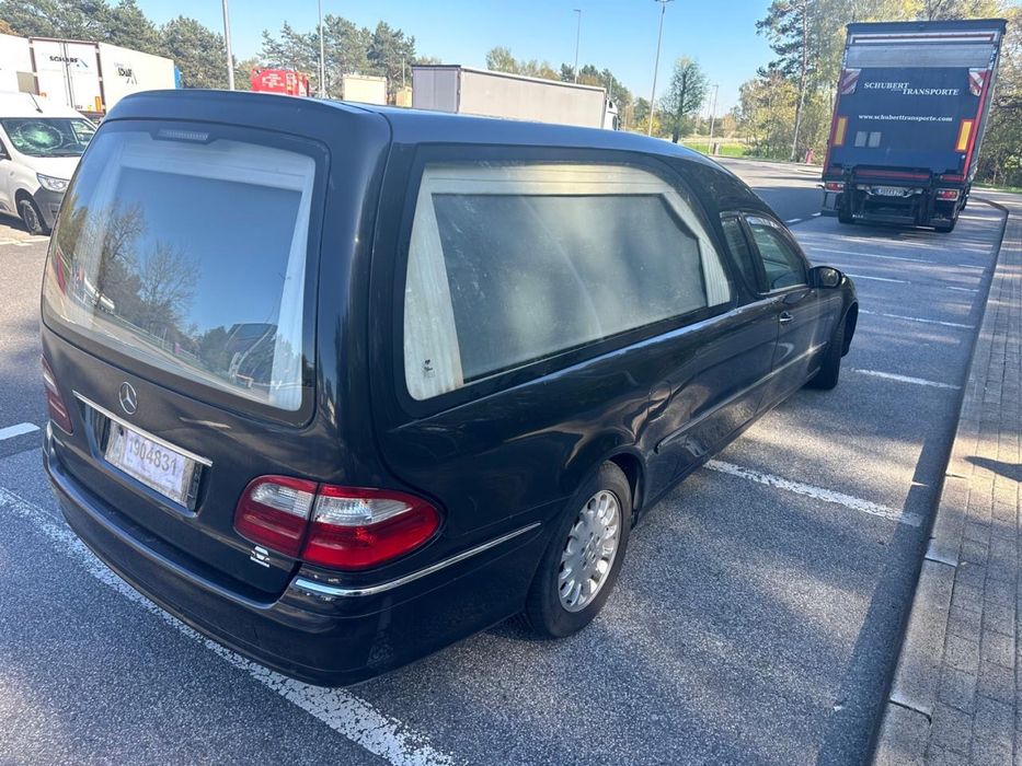 Катафалк  Mersedes-BenzW211 E270