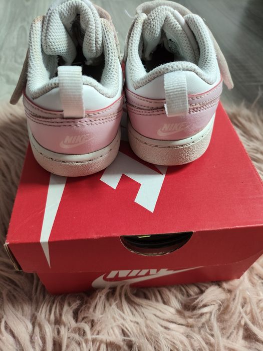 Nike dla dziewczynki 26 dł wkładki 16,8