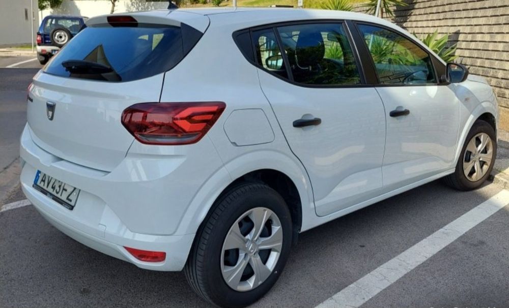 Dacia sandero  essencial  65 cv branco gasolina