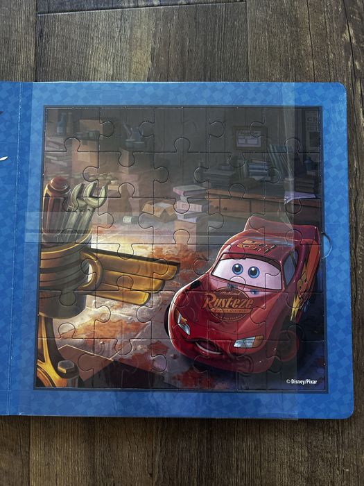 Auta zygzak Mcqueen książeczka z puzzlami