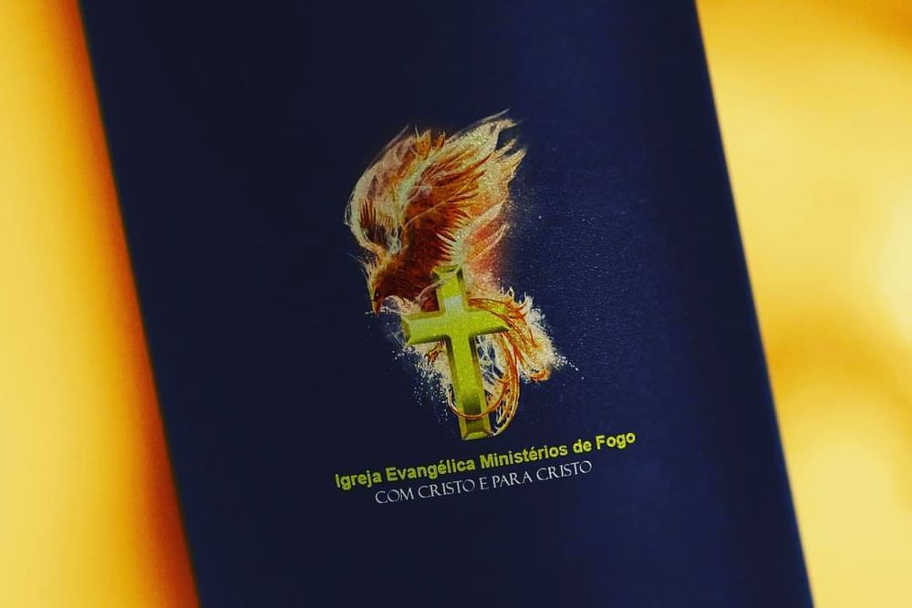 Acompanhamento de redes sociais/ Design Gráfico