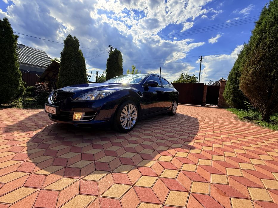 Продам свой  автомобиль MAZDA 6