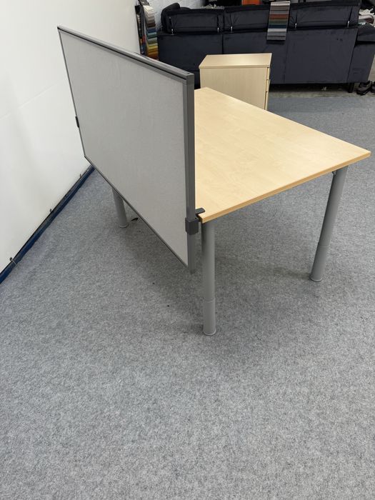 Biurko Kinnarps stol biurowy.