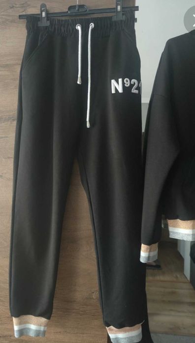 Kobiecy dres sportowy