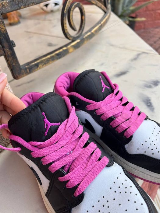 Кросівки Nike AIR JORDAN 1 LOW SE
 Werare
 
Главная  Кроссовк