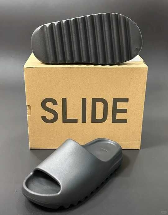 Yeezy_Slide_onyx_Czarny 37
